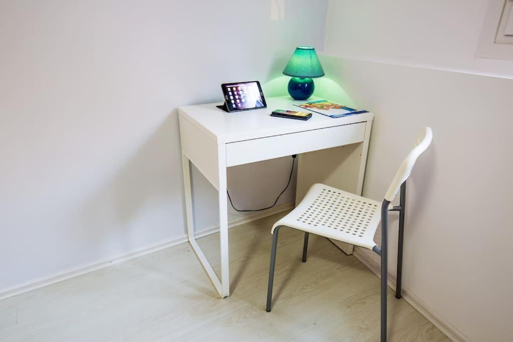2 Bedrooms Apartment Close To Metro Dafni In Atene Esterno foto