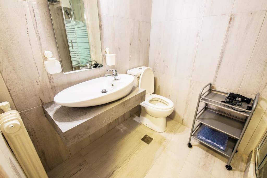 2 Bedrooms Apartment Close To Metro Dafni In Atene Esterno foto