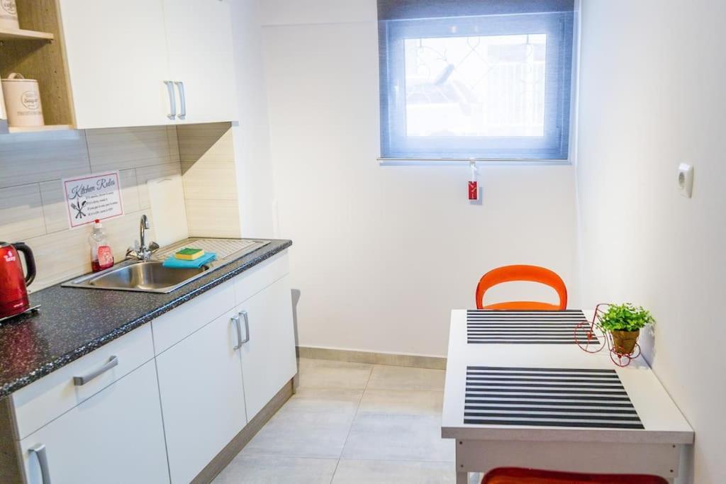 2 Bedrooms Apartment Close To Metro Dafni In Atene Esterno foto